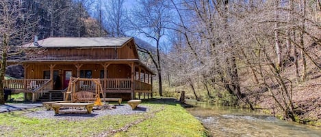 Your own private retreat on the creek