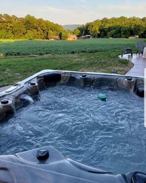 Bain à remous extérieur
