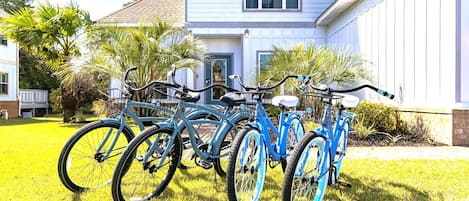 Discover the city with ease using our complimentary bikes! Perfect for scenic rides, beach trips, or quick errands. Enjoy the freedom to explore local cafes, parks, and hidden gems just minutes away. Ride, relax, and experience your stay like a true local