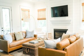 LIVING ROOM - smart tv, gas fireplace, open floor plan to dining and kitchen area for easy entertaining a group. Screened porch is also accessed through this room.