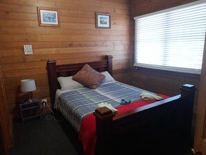 Queen bed with ensuite and walk in robe..