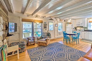 Living Room | Gas Fireplace