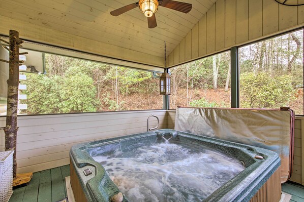 Ellijay Vacation Rental | 3BR | 3BA | 1,800 Sq Ft | Stairs Required