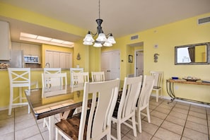 Dining Area | Dishware & Flatware Provided