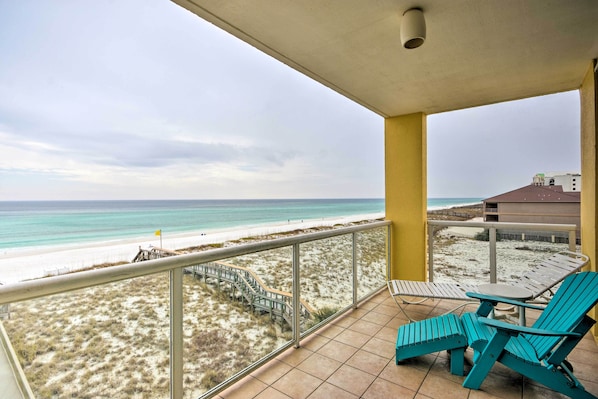 Navarre Vacation Rental | 3BR | 3BA | 1,824 Sq Ft | Step-Free Access