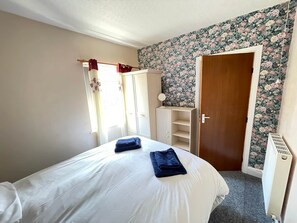 Flat 18 - Holiday Flats Double Bedroom (1)