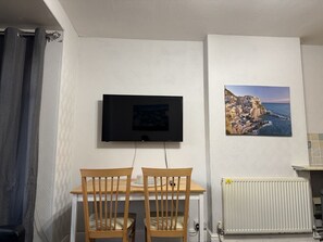 Flat - 18 Lounge