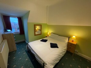 Flat 17 Holiday Apartment - Double Bedroom (1)