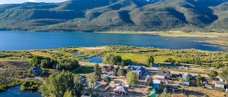 Welcome to Twin Lakes–where the Rocky Mountain magic meets lakeside charm.