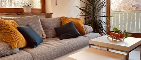 Wohnzimmer mit Schlafsofa