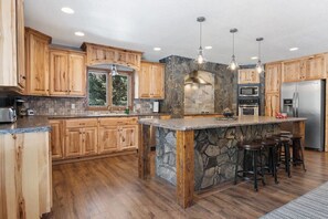 Large Countertop in the Kitchen, perfect place to gather, let's eat!