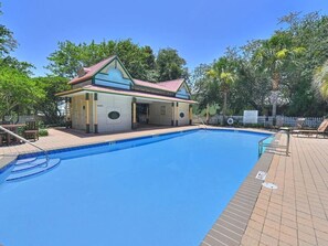 Community Pool.  1 house away / 2 minute walk