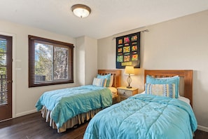 Third Bedroom / Two Twin Beds