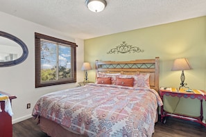 Primary Bedroom / King Bed