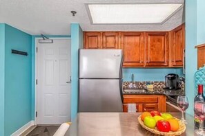 Full-size kitchen with Keurig and coffee station