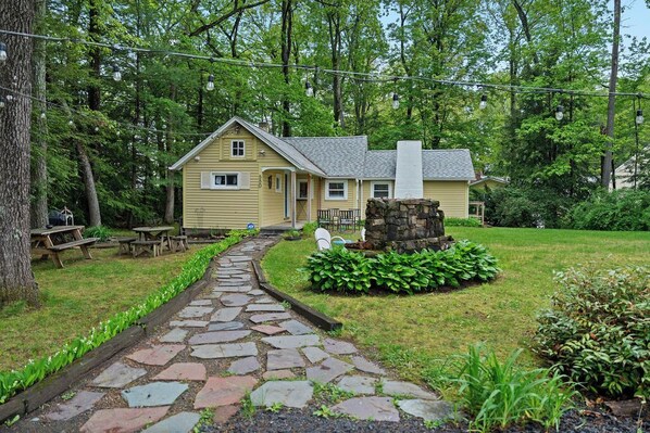 Charming cottage with firepit & lights.
