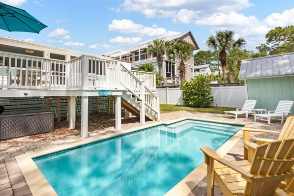 Blue Sky Cottage- Private pool can be heated for daily or weekly rate