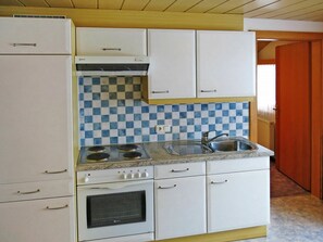 Cabinetry, Evier, Bâtiment, Évier, Comptoir, Cuisine, Cuisinière, Appareil De Cuisine, Électroménager, Robinet