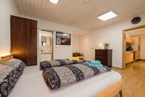 Ferienwohnung 5, Jenner, 1-2 Personen, 35qm, 1 Schlafzimmer mit eigenem Bad, Wohnküche, Terrasse-Schlafzimmer