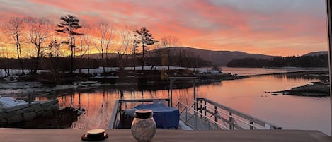 Enjoy stunning Sunrise from the dining and living area! 