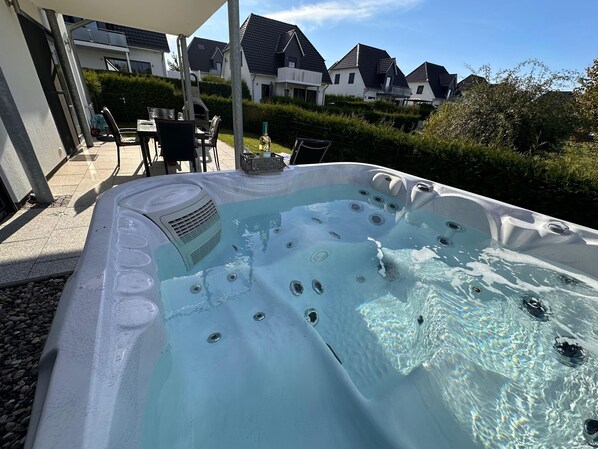 Bain à remous extérieur
