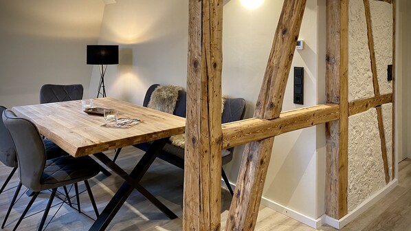 Living and dining room (1)