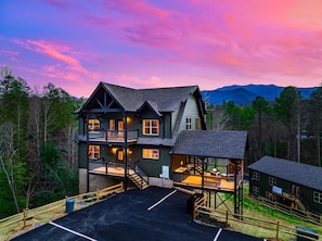 【The Highland】Vega Properties Inc presents "The Highland" a 6 bedroom pool cabin located in the art district of Gatlinburg, just outside the Great Smoky Mountains