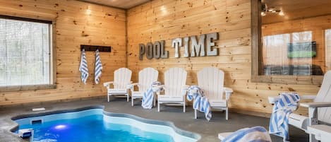 【Private Indoor Pool】6 Bedroom cabin with heated indoor pool!