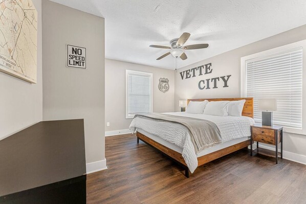 King Bedroom with En Suite Bathroom 