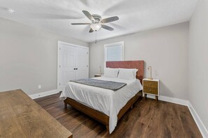 Queen Bedroom with En Suite Bathroom 