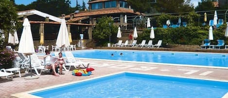 Piscina casa vacanze