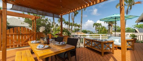 Outdoor Lanai with Dining Table and Outdoor Sofas to enjoy sunsets, whale watching or soaking in the sun.