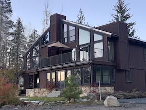 Directly on Lake with unobstructed panoramic view!