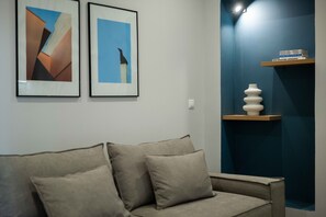 Seating area convertible into single sofa bed