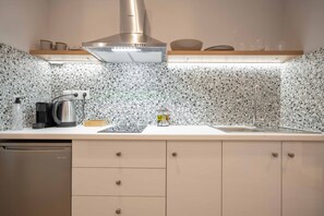 Fully-equipped kitchenette 