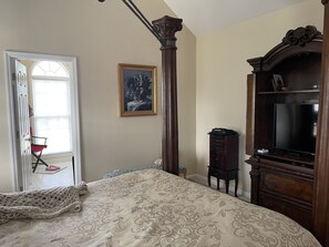 Master Bedroom Queen Bed