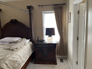 Master Bedroom Queen Bed