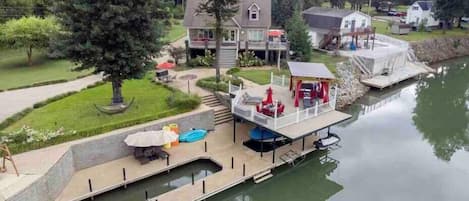 Great Waterfront Home w/LOTS of ammenities