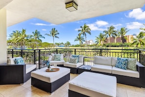 a relaxing way to spend your day on the lanai