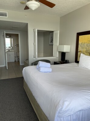Master Bedroom with En-Suite Bathroom and Jacuzzi Tub!