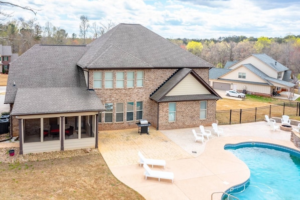 There is SO much going on out here!  Private pool, fire pit and the screened patio are just the beginning.  Time to get comfortable.