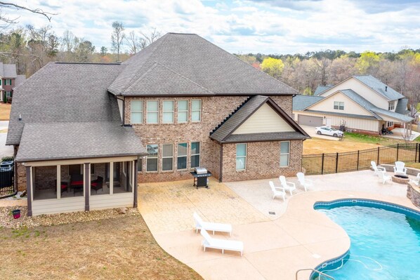 There is SO much going on out here!  Private pool, fire pit and the screened patio are just the beginning.  Time to get comfortable.