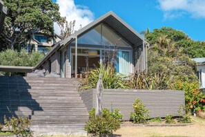 waiheke beach apt