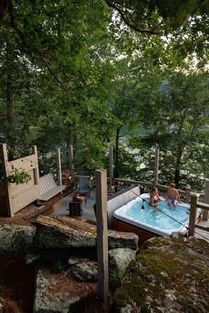 Outdoor spa tub