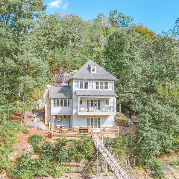 Home literally sits on the lake shore! Ease of access and incredible views.