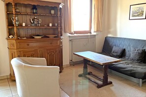 Ferienwohnung 40 qm Wohn-/Schlafzimmer und Balkon-Wohnraum mit offener Küche