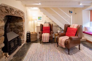 Gargoyle Cottage in St Agnes. Ground floor: Snug, get cosy in front of the fire