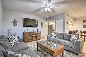 Living Room | Smart TV w/ Cable