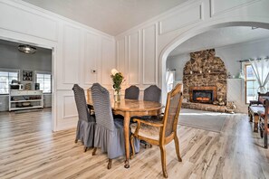 Dining Room | Dishware/Flatware Provided