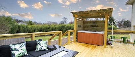 Brand new deck just built!  Includes a gas fire pit, a Weber grill and a hot tub!